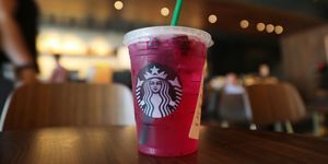 Starbucks éliminera les pailles en plastique d'ici 2020