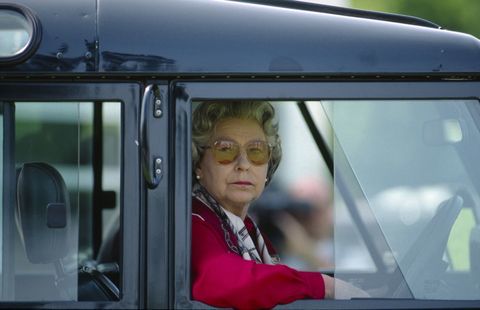 La reine Elizabeth au volant d'une Land Rover