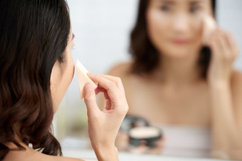 Utiliser une éponge de maquillage