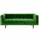 Cirrus Velvet et Wood Sofa dans l'herbe verte